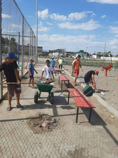 В селе Эйлиг-Хеме Улуг-Хемского кожууна жители сами отремонтировали спортивные площадки