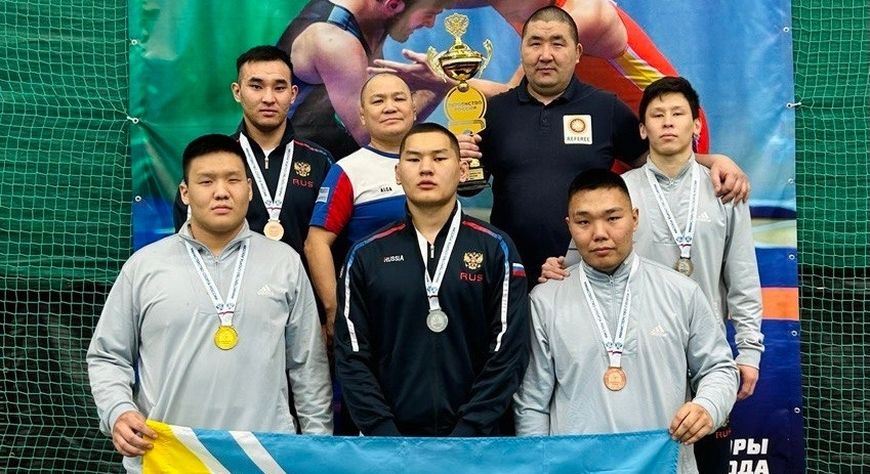 Сборная Тувы по спортивной борьбе (спорт глухих) стала серебряным призером первенства России