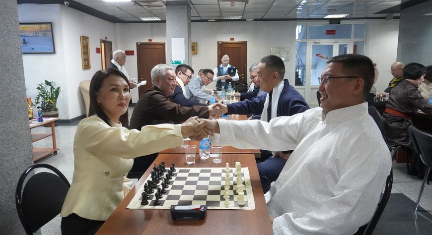 Год Огненной Лошади по восточному календарю судьи Тувы встречают шахматным турниром