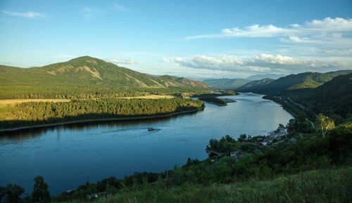 Борьба за чистые водные источники: жители села Усть-Элегест выражают беспокойство по поводу выбросов угольной пыли в чистые ручьи, пруды и реки
