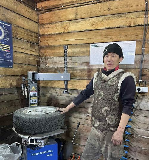 Житель села Ак-Тал открыл шиномонтаж с помощью соцконтракта