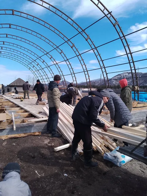 В селе Уюк продолжается строительство спортзала ангарного типа