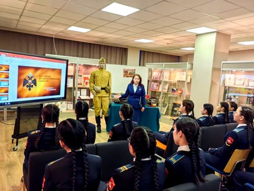 Память о героях: в Кызылском кадетском училище отмечают День разгрома фашистов в Сталинградской битве