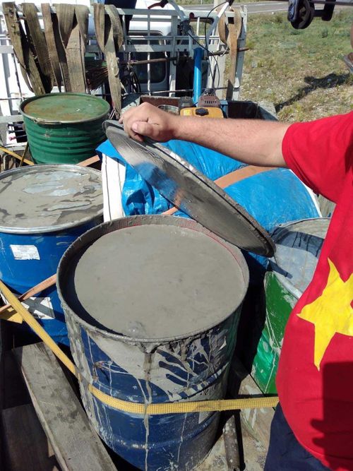 Из Тувы попытались вывезти 200 литров лечебной грязи