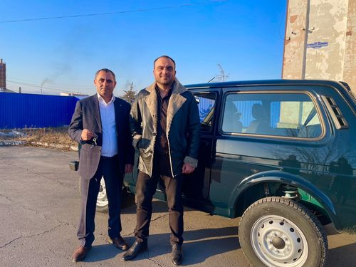 Азербайджанская диаспора Тувы передала машину участникам СВО