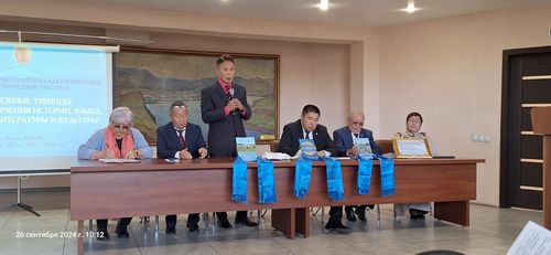 Эртемденнерниң кичээнгейинде даштыкыда тывалар