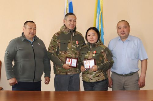 В Верховном Хурале состоялась церемония вручения памятных медалей семье Доспан