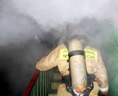 В Туве пожарные спасли молодую женщину