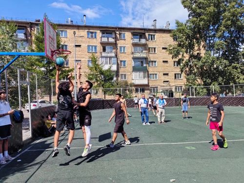 В Туве единороссы поддержали дворовой турнир по стритболу