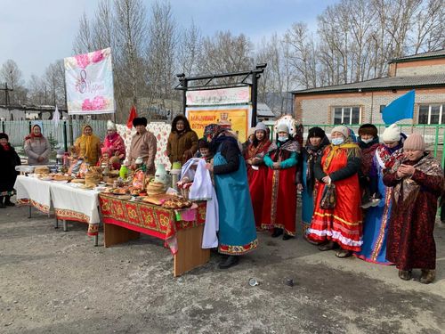 Жители Сут-Холя со вкусом отметили Масленицу