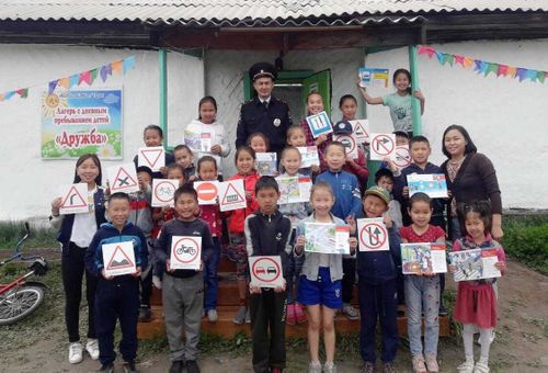 Госавтоинспекторы Тувы проводят уроки-практикумы дорожной безопасности в пришкольных лагерях 