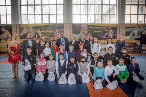 Руководители Федерации сумо России  приехали в гости к юным спортсменам Тувы