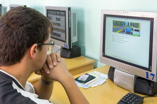 Прием экзаменов у “лишенников” проходит по «живой» очереди в среду и четверг