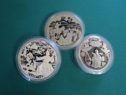 Килограммовые серебряные монеты появились в банке Хакасии