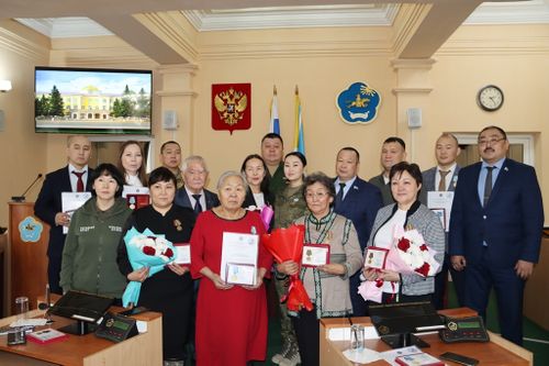 В Верховном Хурале отметили вклад волонтёров и военнослужащих