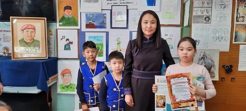 В Центре дополнительного образования г. Кызыла прошел творческий конкурс рисунков «Наш Герой»