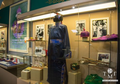 В Кызыле открылась выставка «Человек века», посвященная 100-летию со дня рождения Монгуша Кенин-Лопсана