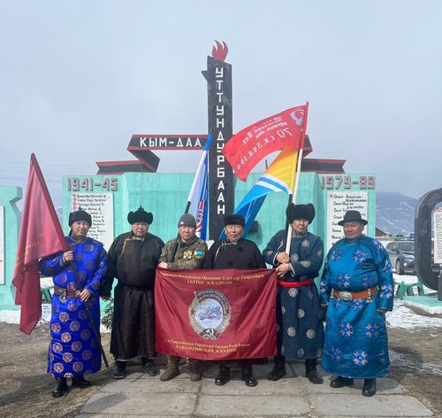 Сут-Хольский район передал эстафету «Знамени Эскадрона тувинских добровольцев» городу Ак-Довураку