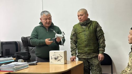 Коллеги передали лично в руки гуманитарную помощь сотруднику, принимающему участие в СВО