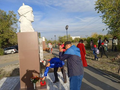 В Кызыле установили бюст участнику Кобдинского сражения Кижиир-оолу Шалыку