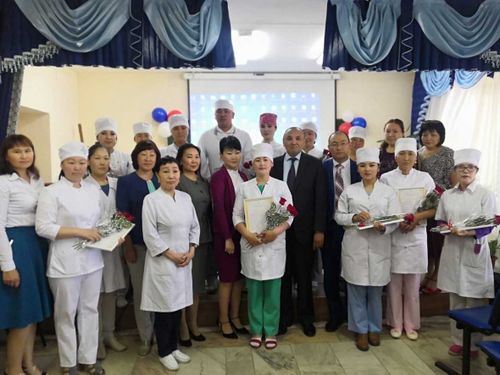 Выпускники медицинских вузов встретились с потенциальными работодателями Тувы 