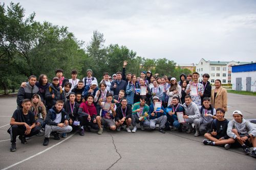 В Кызыле в честь Дня государственного флага РФ провели турнир по стритболу