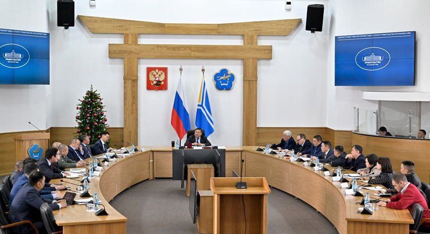 Владислав Ховалыг провел совещание по поддержке ветеранов СВО