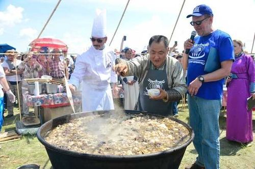 В Туве установлен мировой рекорд по варке супа "Кара мун"