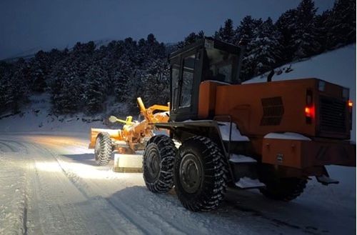Дорожные службы Тувы продолжают работу по обеспечению безопасности на дорогах