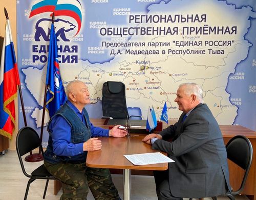 Виктор Глухов провел прием граждан