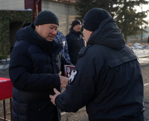 Глава Тувы принял участие в церемонии награждения сотрудников Управления Росгвардии по Туве