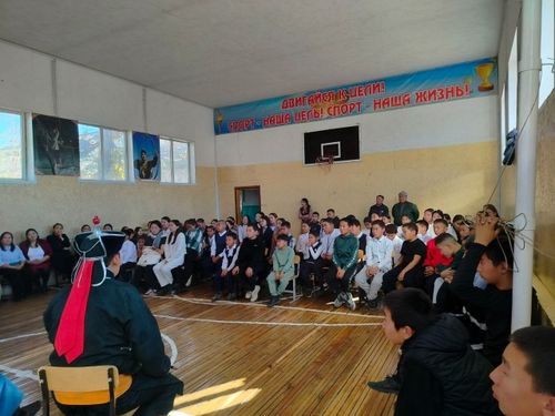 «Культурный десант» провел в Эрзинском районе мастер-классы и концерты для местных жителей