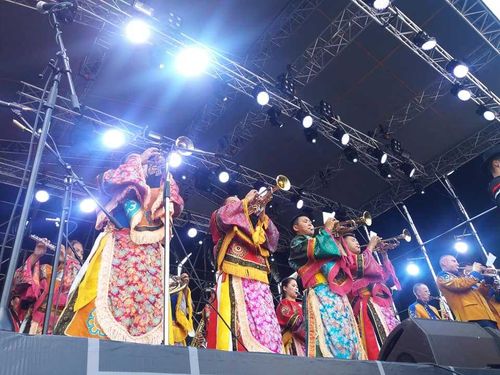 Духовой оркестр Тувы поздравил жителей Екатеринбурга с 296-летием города