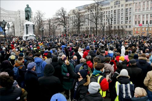 В. Путин запретил митинги у церквей, вокзалов и школ