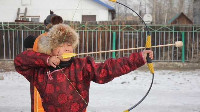 Школачылар баг адарынга, кажык-биле аът чарыштырарынга мөөрейлешкен