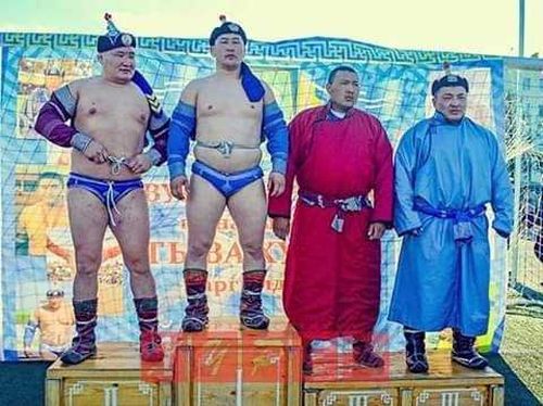 Слон Республики Тува Сайын-Белек Тюлюш стал победителем в абсолютном первенстве среди 128 сильнейших борцов по хурешу