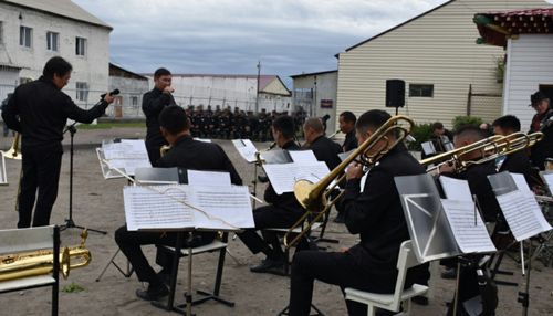 Духовой оркестр Правительства Республики Тыва выступил в исправительной колонии