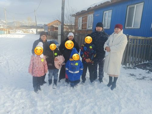 Школьников Пий-Хема вооружают световозращателями