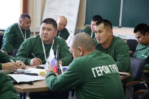 Участники СВО из Тувы осваивают управление через вебинары и стажировки