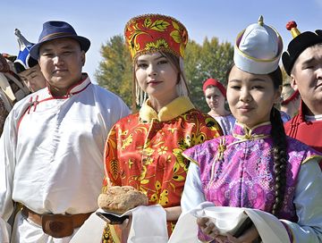 Тывада Чоннуң чаңгыс дем хүнүнде Арат шөлүнге чонну борщ-биле хүндүлеп чемгерер