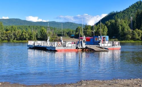 В Туве готовятся к транспортировке выпускников через водные переправы