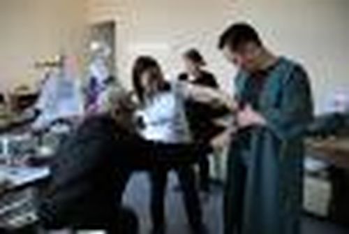 Волшебница с иголкой