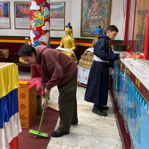 «Добрые сердца Тувы» провели уборку в хурээ «Цеченлинг»