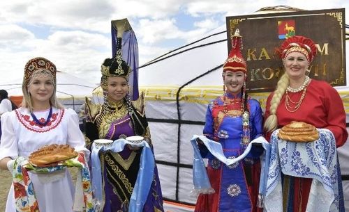 Тыва Россияның регионнарының аразында турисчи аян-чоруктарның өскени-биле мурнуку одуругже үнген