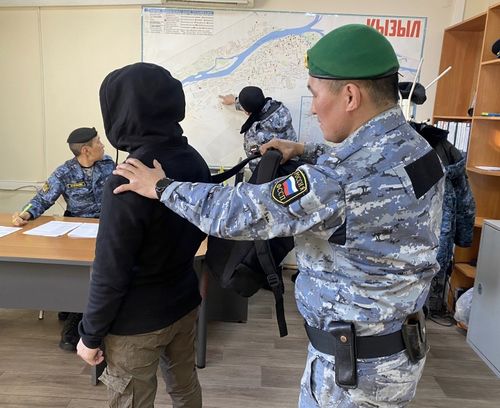Судебные приставы Тувы выдворили за пределы страны иностранца, нарушившего миграционное законодательство