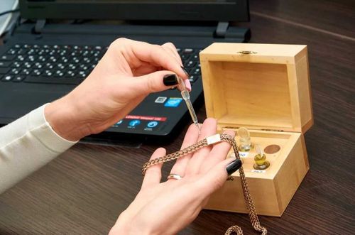 Жители Тувы стали реже обращаться в ломбарды