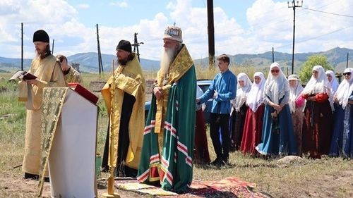 В Туве на горе в селе Кок-Хаак Каа-Хемского района установили Поклонный крест