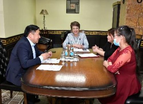 Строительство субургана, развитие мини-футбола и жилищный вопрос: Владислав Ховалыг провел личный прием граждан