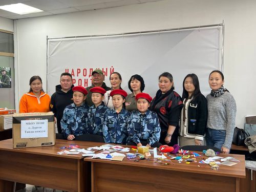 Школьники Дургенской начальной школы отправили на фронт обереги, письма и генератор