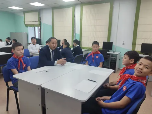 На базе Гослицея Тувы прошли математические бои среди школьников, сообщил в социальных сетях и.о. министра образования республики Ренат Ооржак.